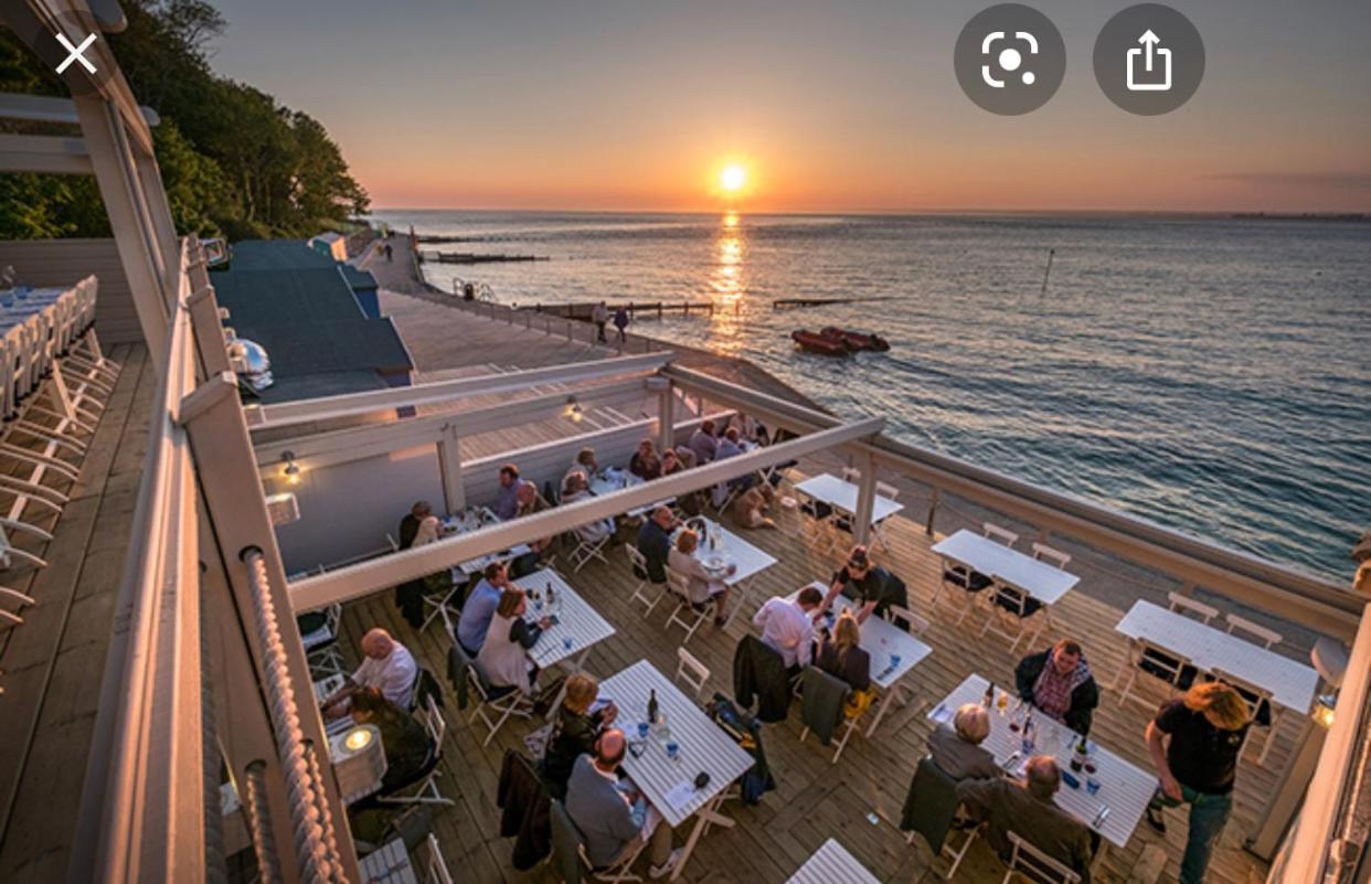 Brambles Chine: Beachfront Retreat with Wi-Fi Freshwater Exterior photo